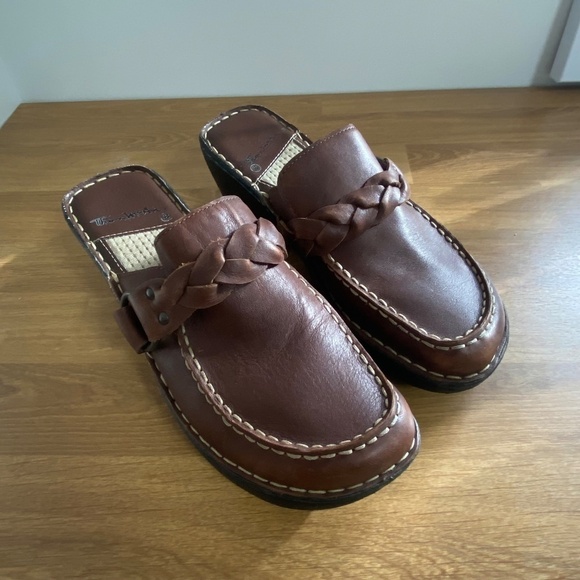 Thom McAn brown leather clogs size 8 - Picture 2 of 16